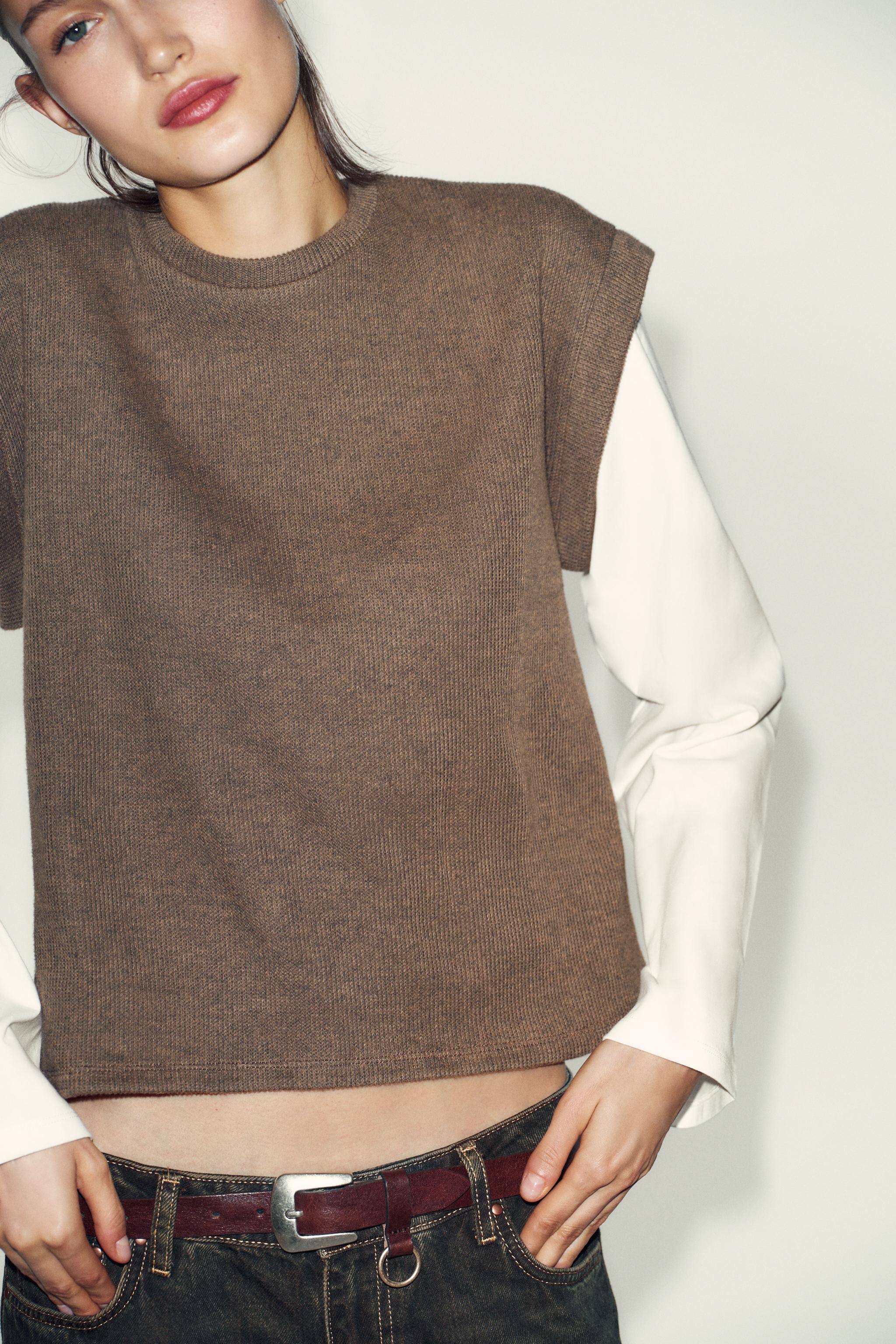 T-SHIRT COMBINÉ AVEC CHALECO